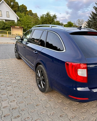 Skoda Superb cena 30500 przebieg: 285000, rok produkcji 2012 z Złocieniec małe 232